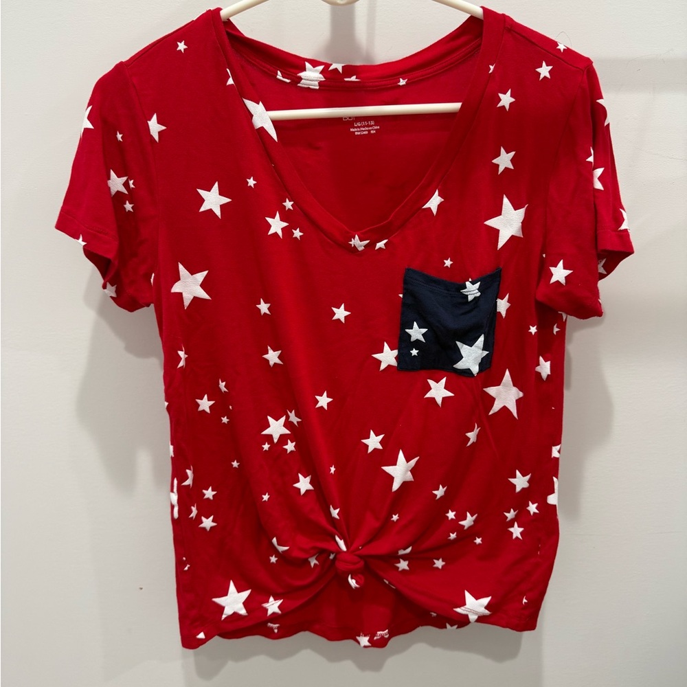 No Boundaries Red Star Graphic Tee with Contrast Pocket